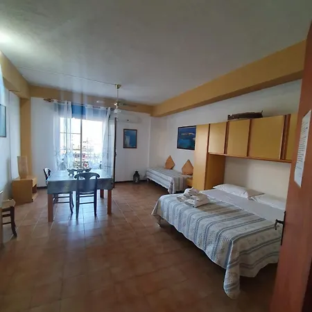 Casa Vacanza Delfino Bianco Apartment